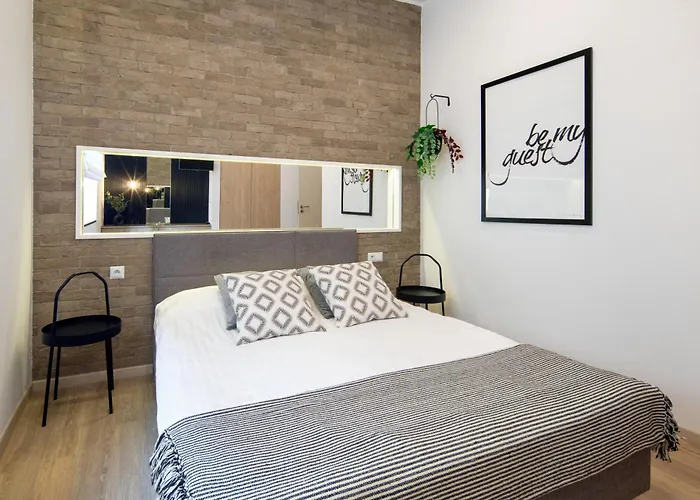 Beautiful With 2 Bedrooms For 7 Guests, Jewish District